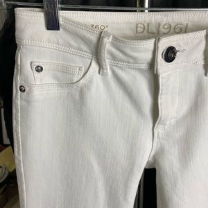 DL 1961 White Jeans.  Size 26.